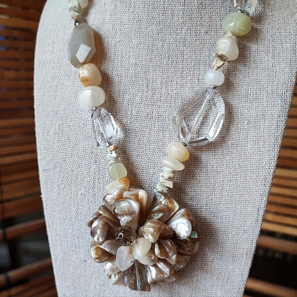 Mother of Pearl Seashell Sea Shell Extra Long Canary AB Beads Vintage Necklace - Picture 13 of 15
